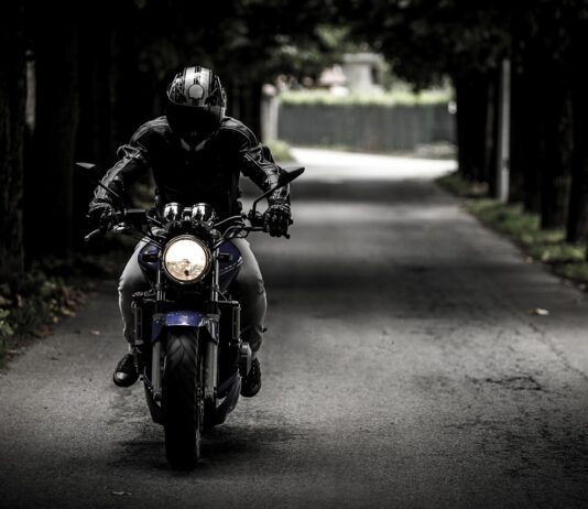 이륜차 안전모 미착용 꼼짝마! 후면 무인 단속 장비로 안전모 미착용 단속